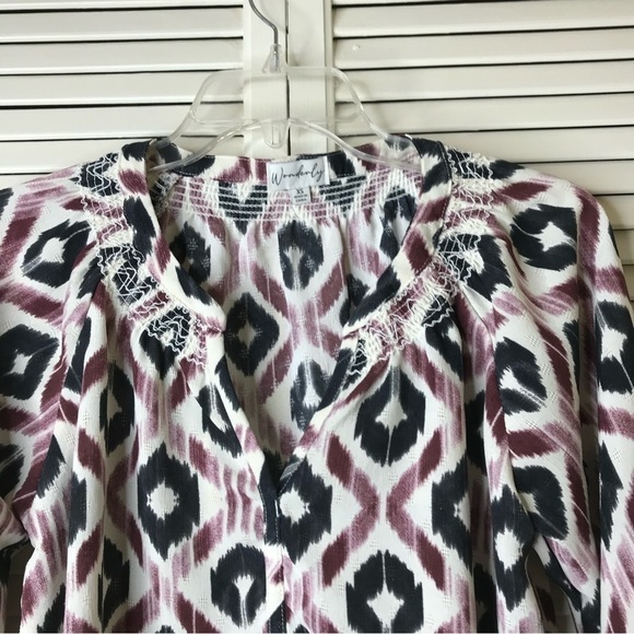 Wonderly Womens Size XS‎ Split Neck Geometric Print Top Tonal Pullover Smocking - Picture 4 of 8